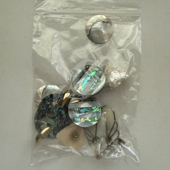 Lot of Jewelry, Vintage Earrings and Necklaces - Picture 4 of 6